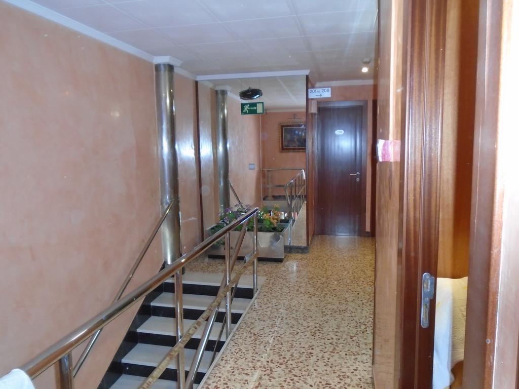 Hostal Fonda Galicia Cardedeu Exterior photo
