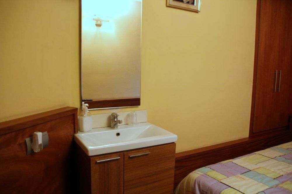 Hostal Fonda Galicia Cardedeu Exterior photo