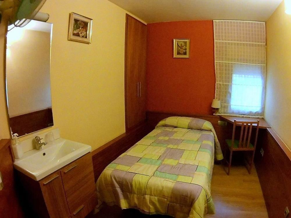 Hostal Fonda Galicia Cardedeu Exterior photo