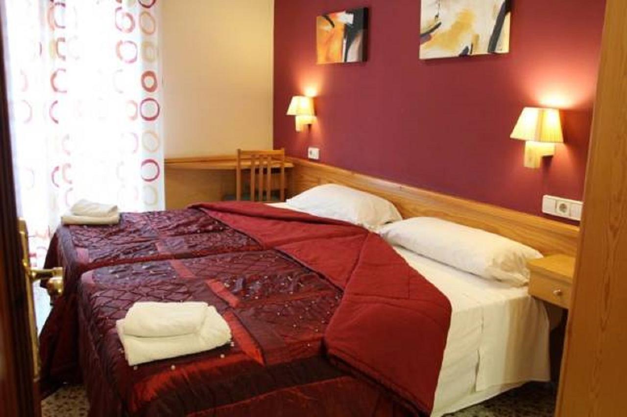 Hostal Fonda Galicia Cardedeu Exterior photo