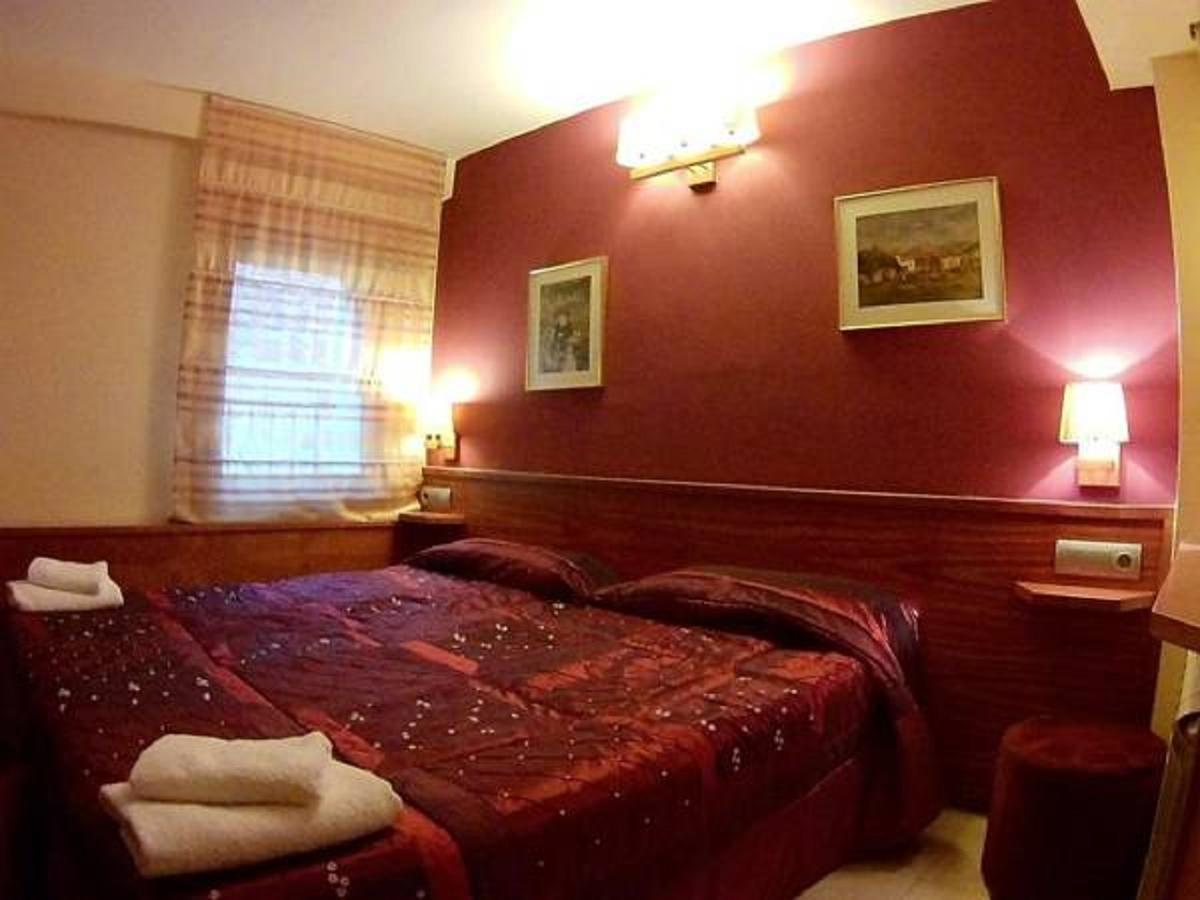 Hostal Fonda Galicia Cardedeu Exterior photo