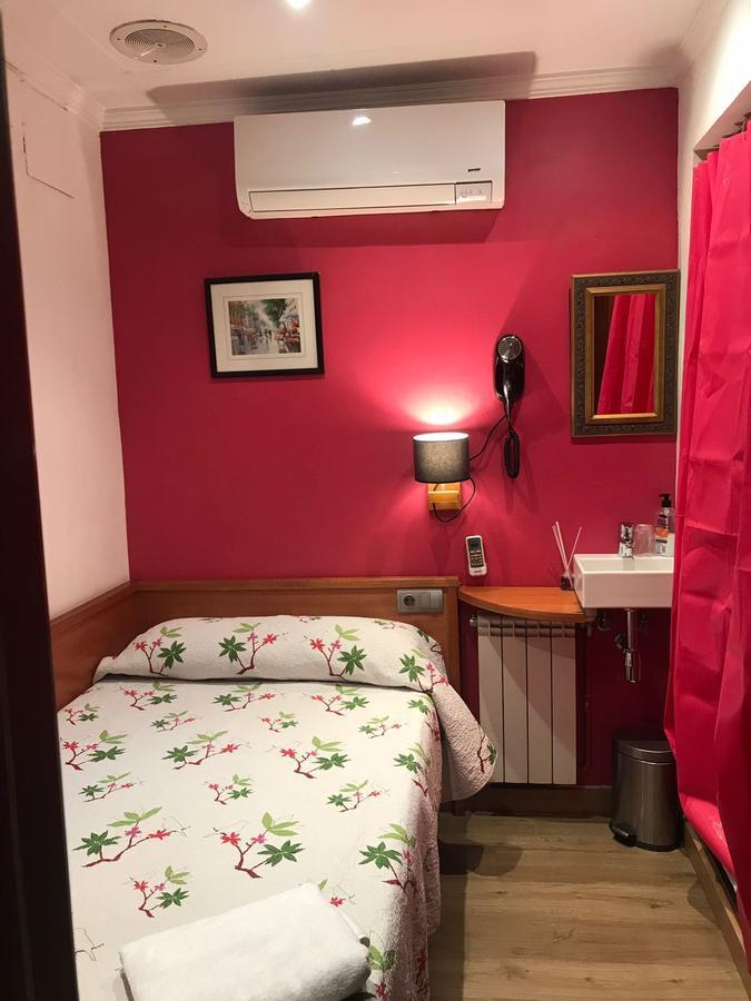 Hostal Fonda Galicia Cardedeu Exterior photo