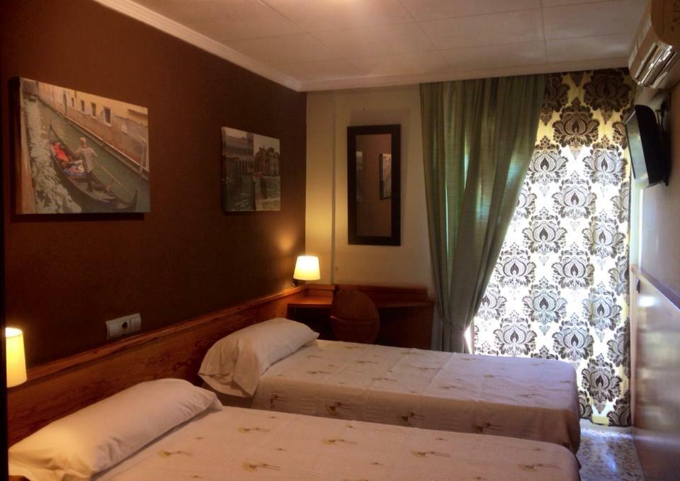 Hostal Fonda Galicia Cardedeu Exterior photo
