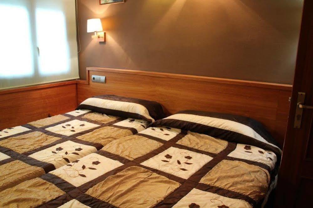 Hostal Fonda Galicia Cardedeu Exterior photo
