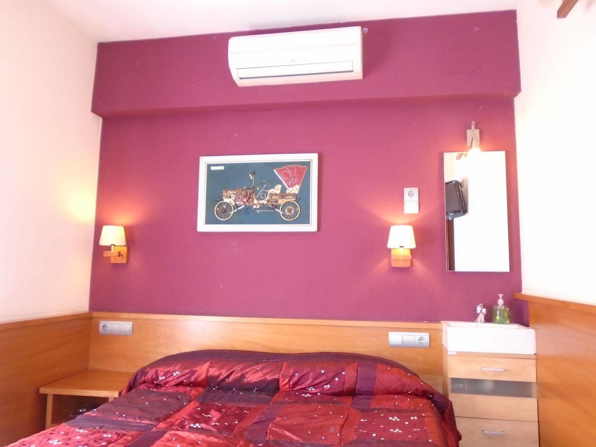 Hostal Fonda Galicia Cardedeu Exterior photo